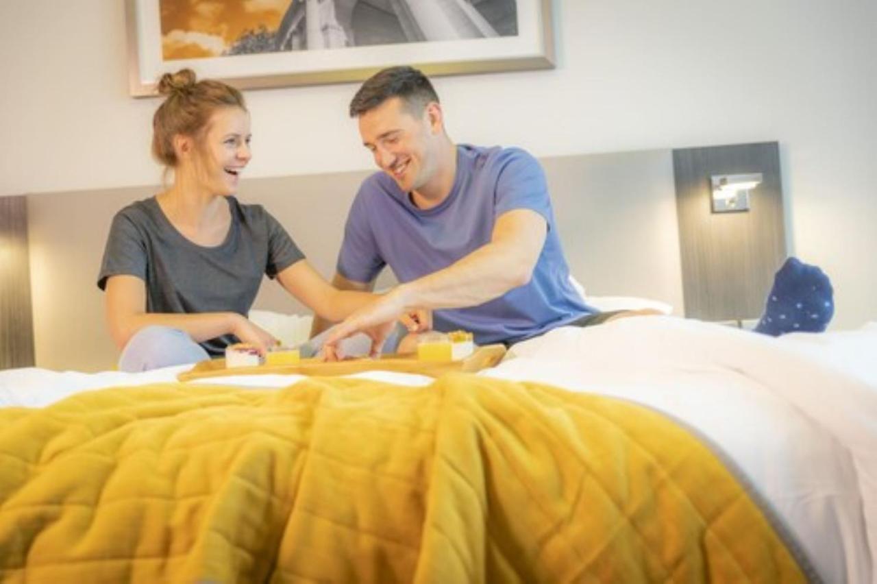 Maldron Hotel Manchester City Centre Exterior foto "I'm not a morning person, but I'm a fan of breakfast in bed."