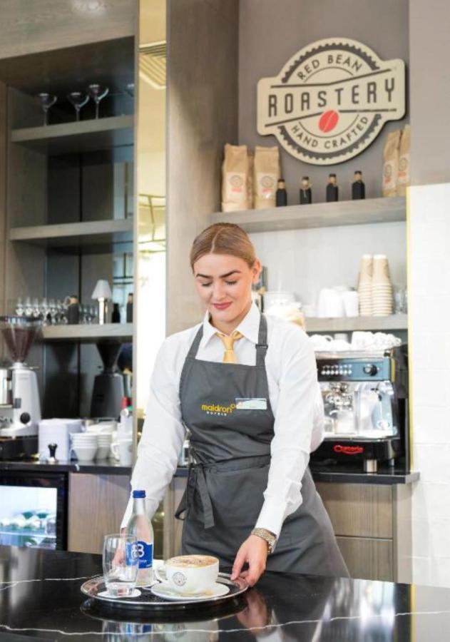 Maldron Hotel Manchester City Centre Exterior foto A barista at Maldron