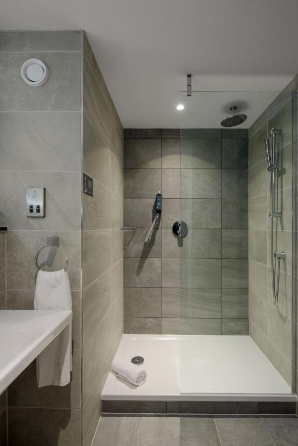 Maldron Hotel Manchester City Centre Exterior foto Shower stall